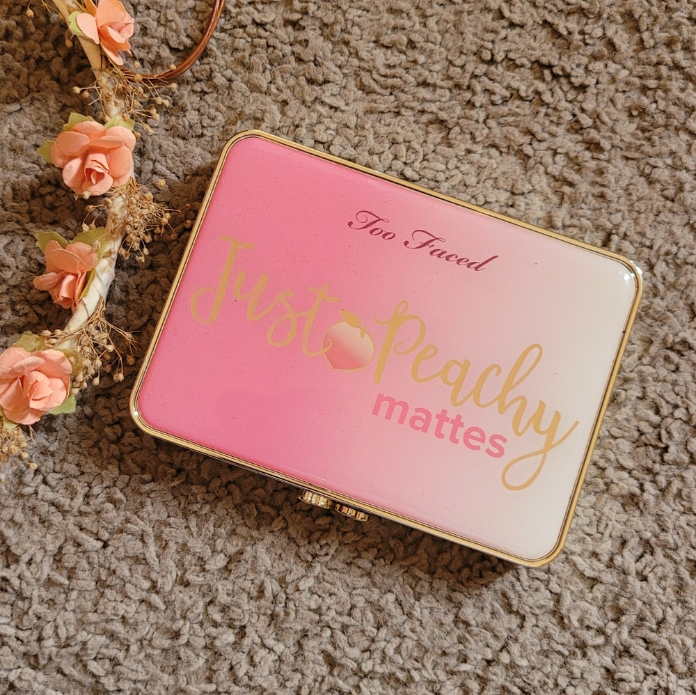 Too faced just peachy mattes shadow pallet